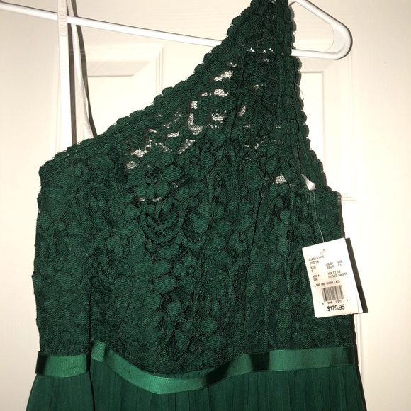 Gown/dress - Picture 2 of 2